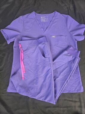 FIGS Violet Scrub Set with Pink Drawstring Joggers